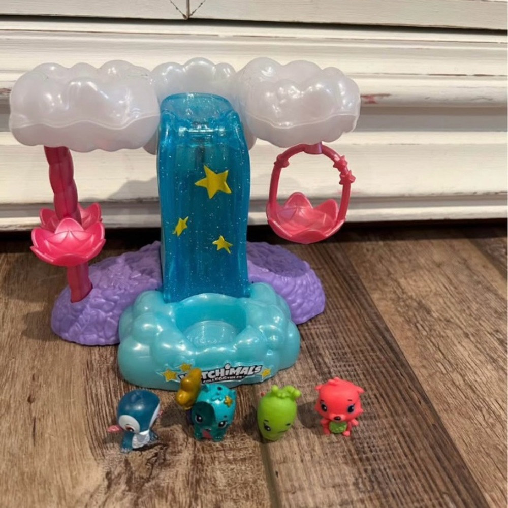 Hatchimals Waterfall Playset with Lights